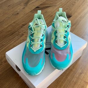 Nike AIR MAX 270 REACT